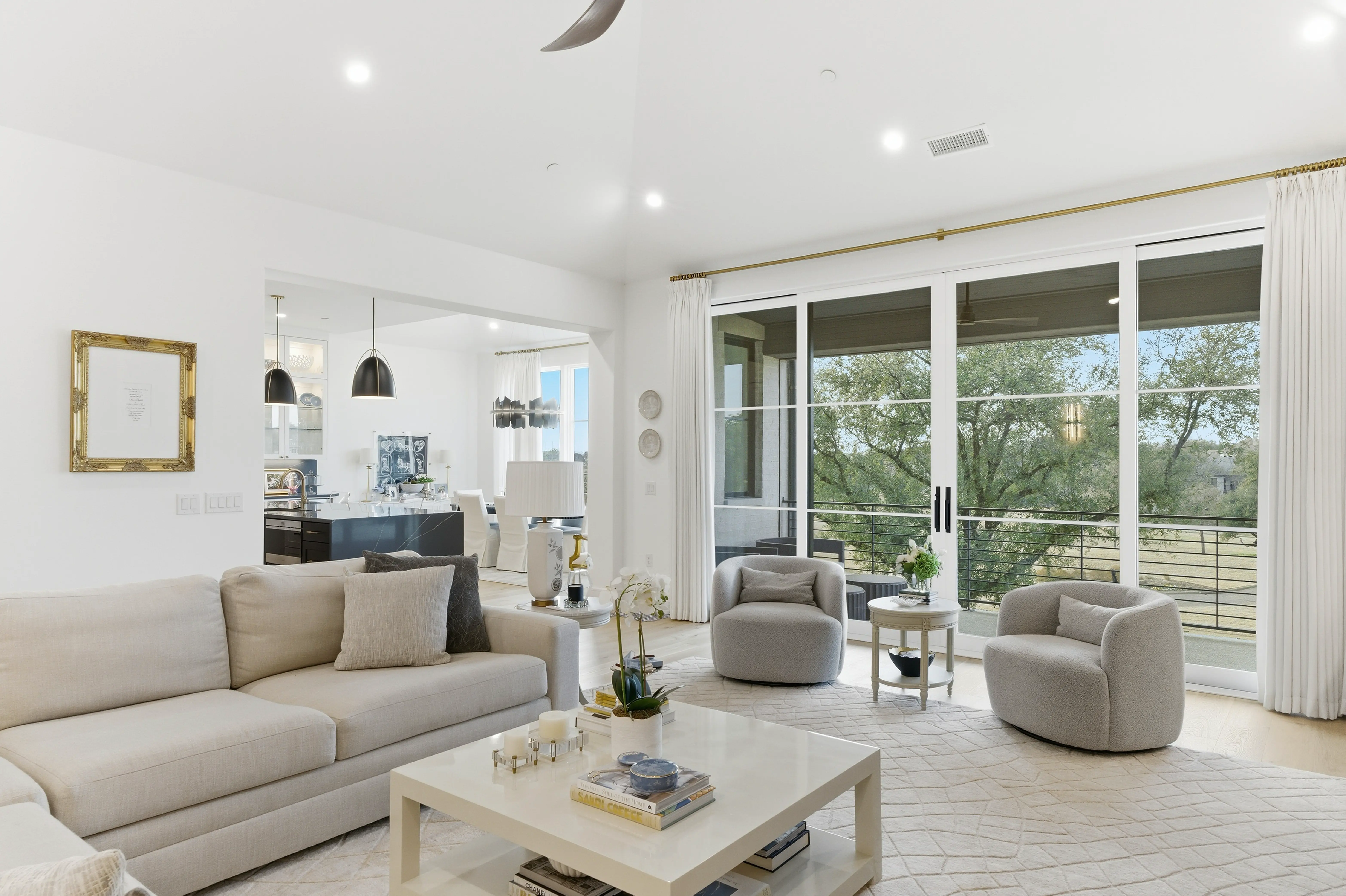 Living and kitchen open plan